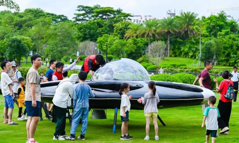 Электрический китайский летательный аппарат eVTOL с футуристическим дизайном