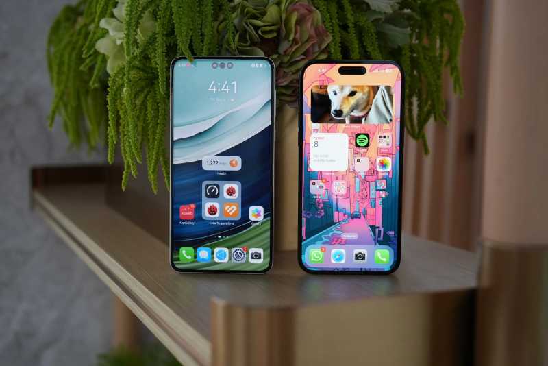 Huawei Mate 60 Pro (слева) и Apple iPhone 14 Pro Max.